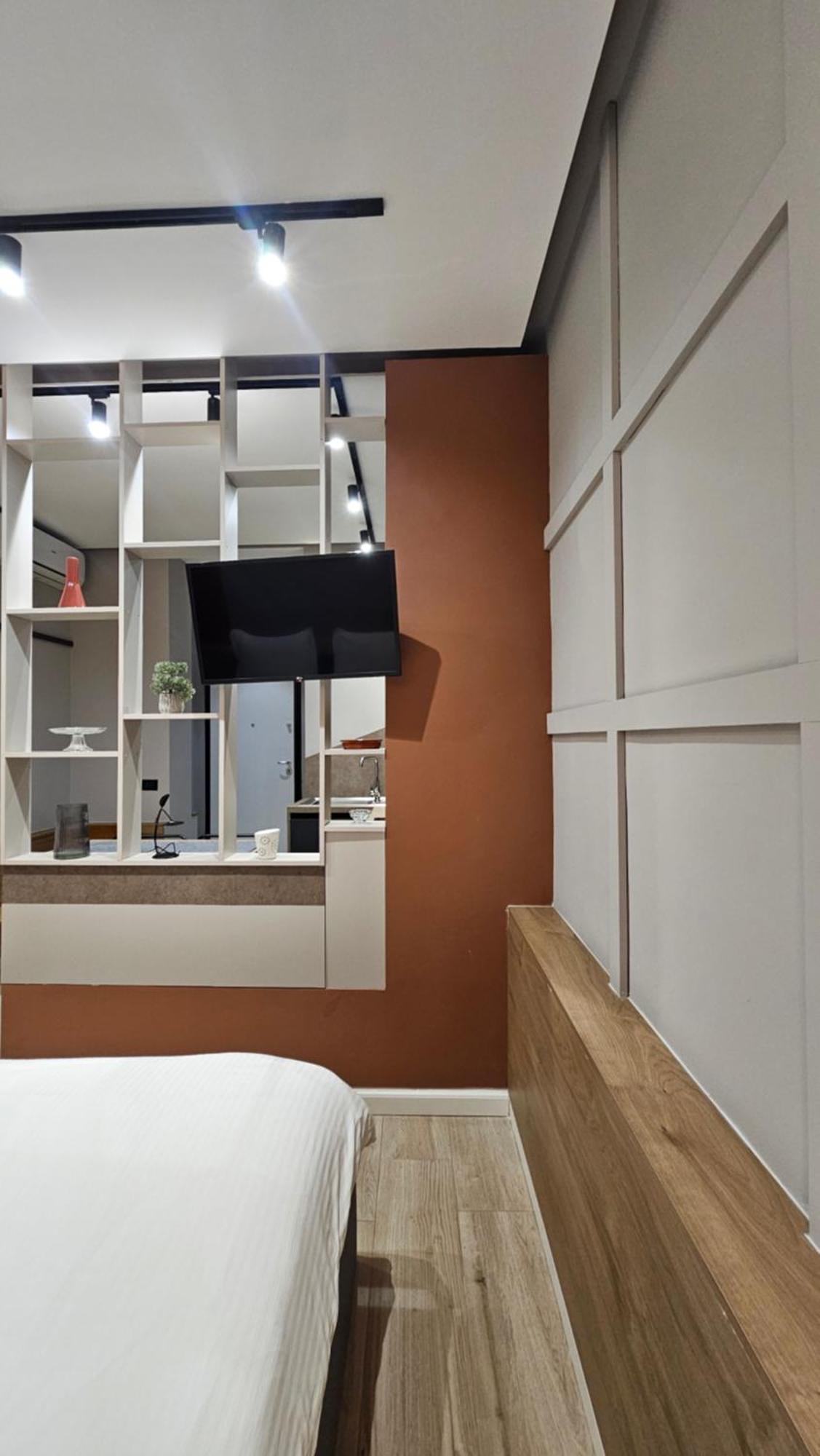 Tam Serviced Studio Apartments Next To Blloku Тирана Экстерьер фото