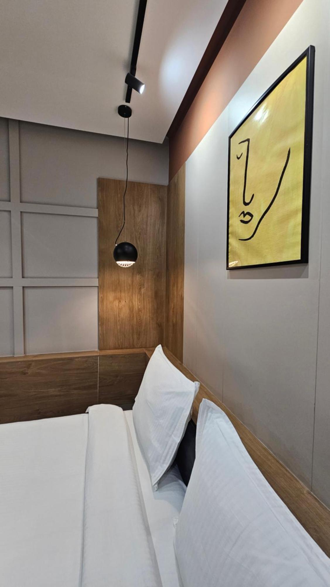 Tam Serviced Studio Apartments Next To Blloku Тирана Экстерьер фото