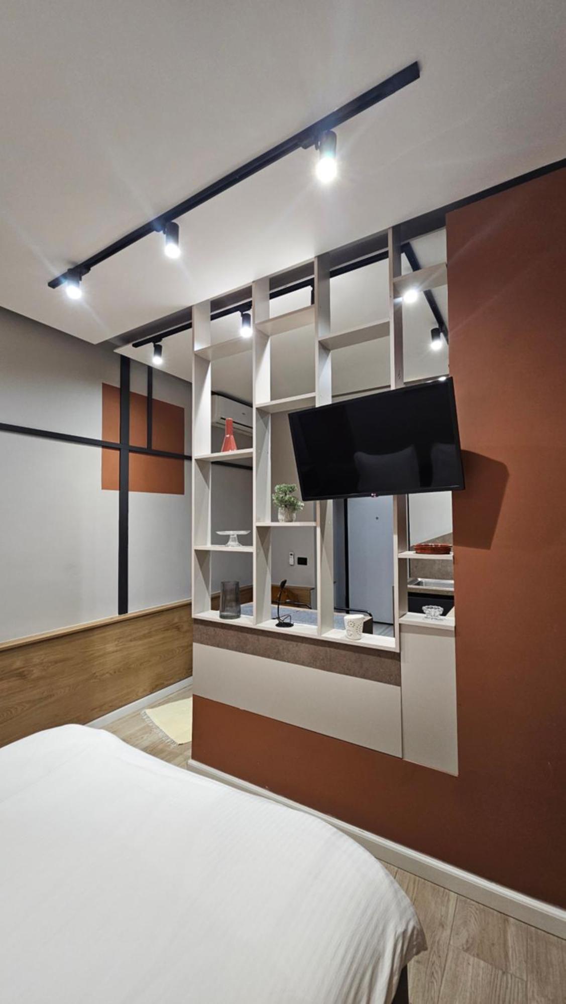 Tam Serviced Studio Apartments Next To Blloku Тирана Экстерьер фото