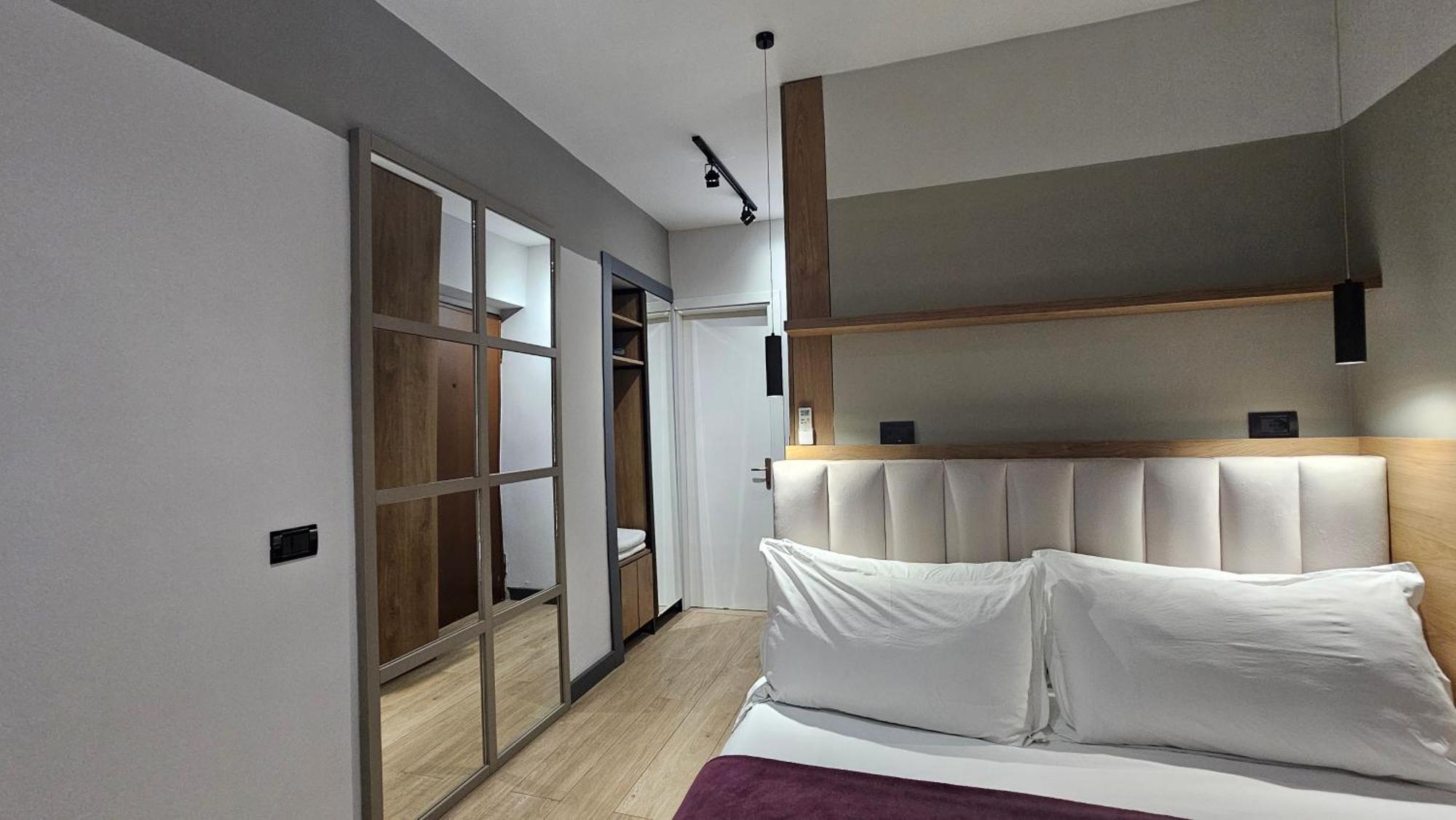Tam Serviced Studio Apartments Next To Blloku Тирана Экстерьер фото