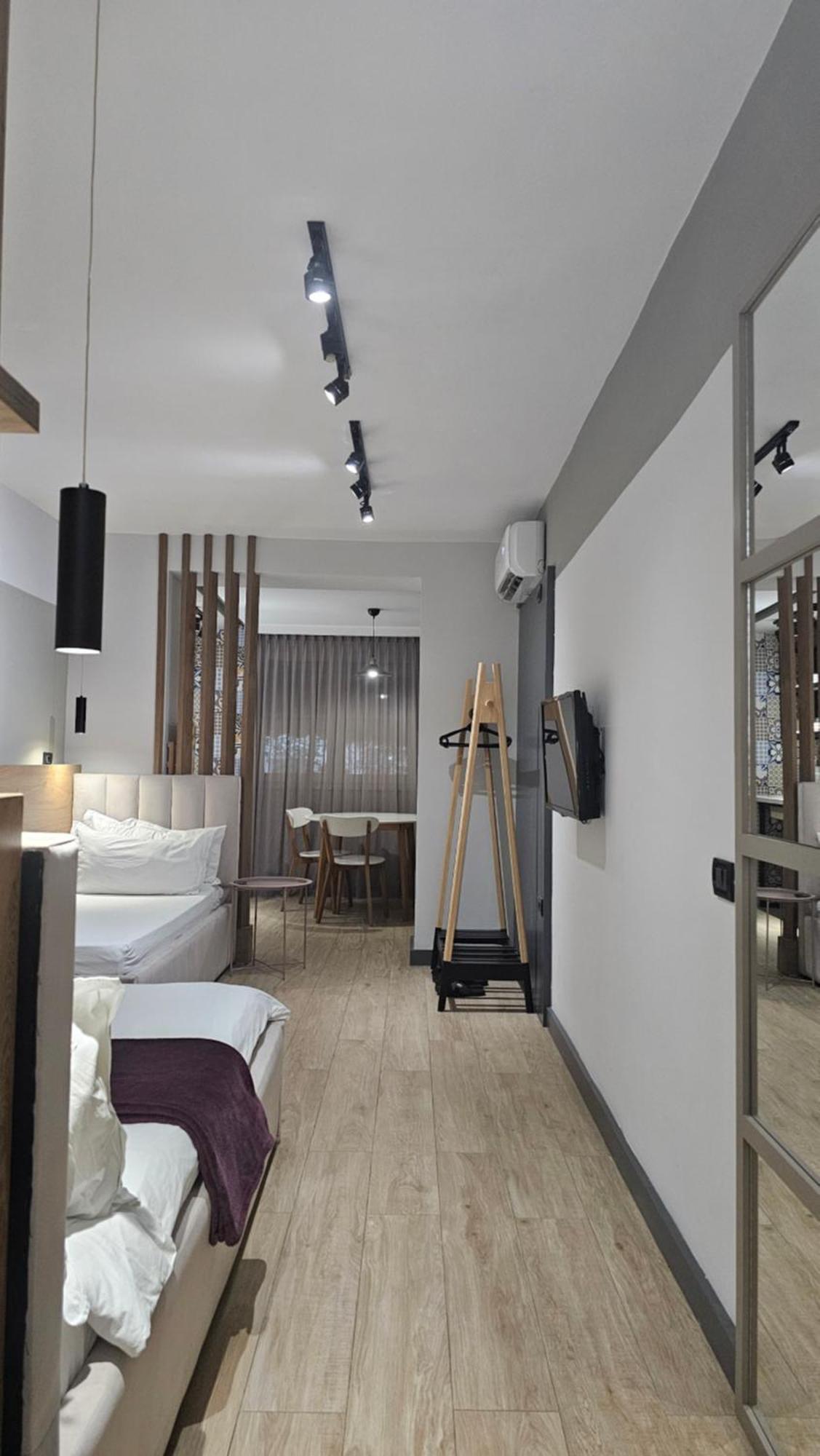 Tam Serviced Studio Apartments Next To Blloku Тирана Экстерьер фото